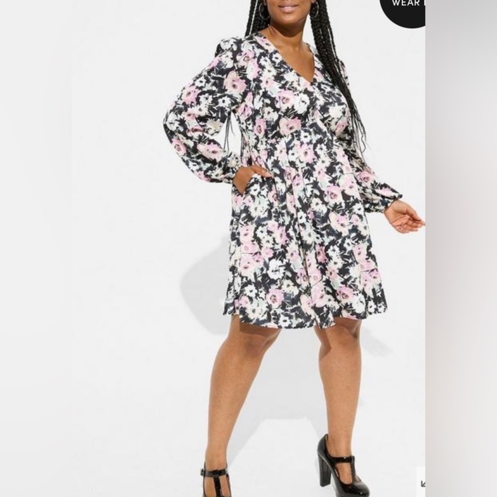 Torrid Mini Bubble Charmeuse Babydoll Dress Size 0 ( Large )